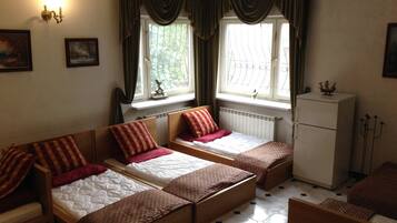 Family Room, Shared Bathroom (7 people) | 12 bedrooms, Egyptian cotton sheets, premium bedding, down duvets