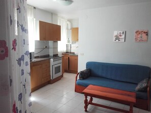 Departamento, 1 habitación, Terraza | Cocina privada | Refrigerador con congelador, microondas y parrilla de estufa