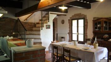 Panoramic Apartment, 4 Bedrooms, Pool View | In-room dining