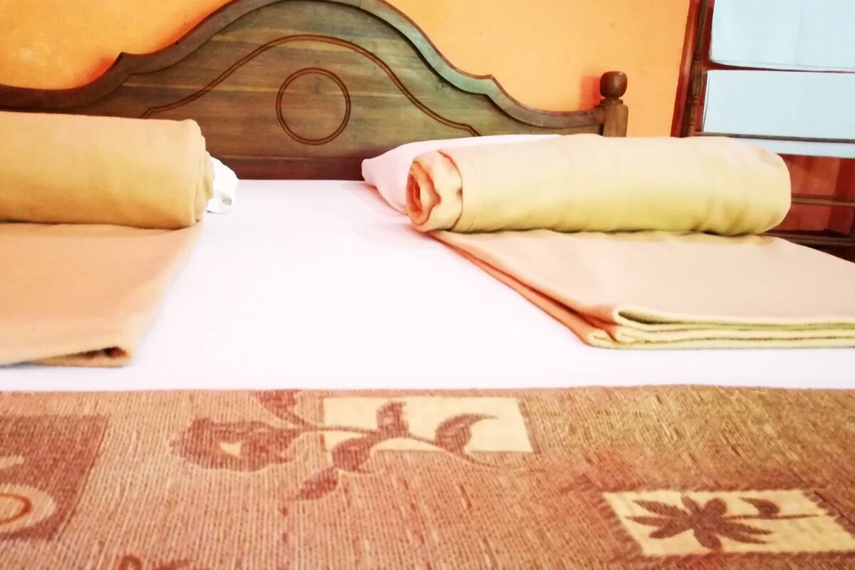 1 chambre, bureau, Wi-Fi gratuit, draps fournis
