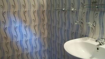 Shower, free toiletries, hair dryer, towels