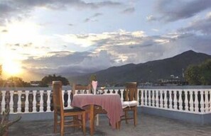 Terrace/patio - Hotel Lake House (Pokhara)