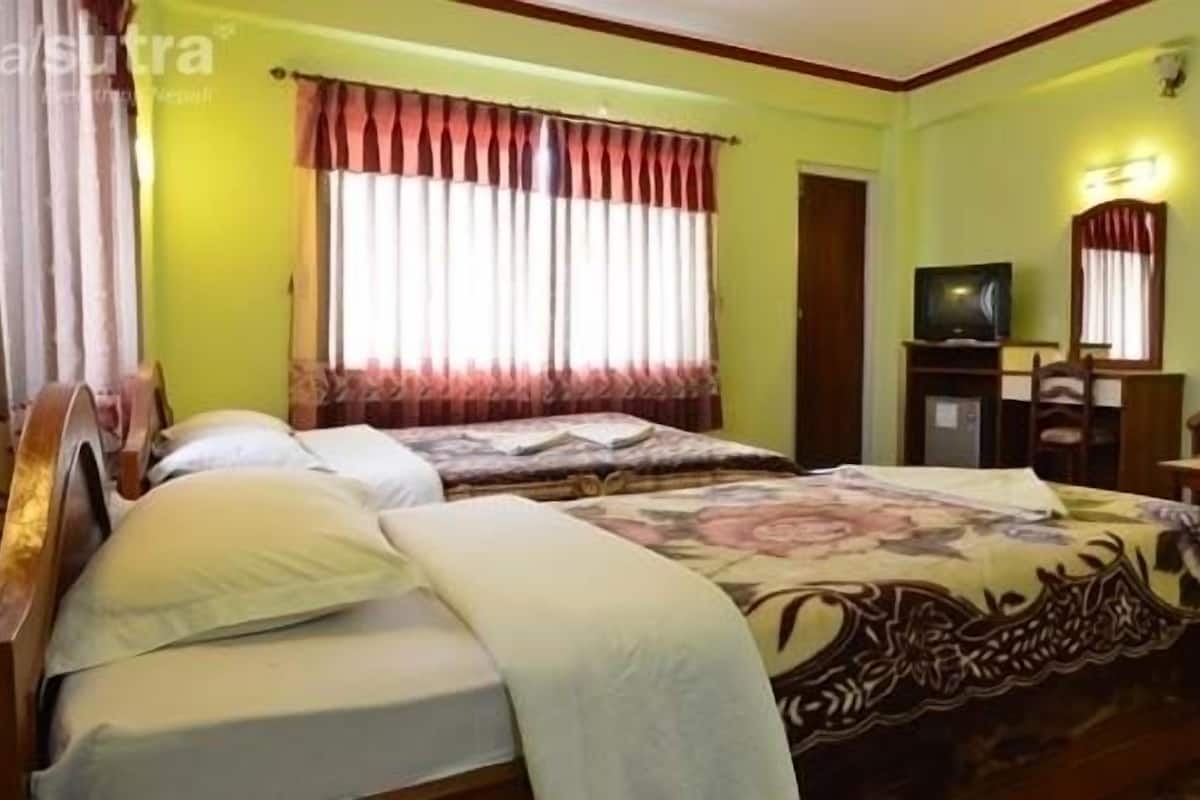 Deluxe Room, 1 Double Bed | 1 bedroom, desk, free rollaway beds, free WiFi