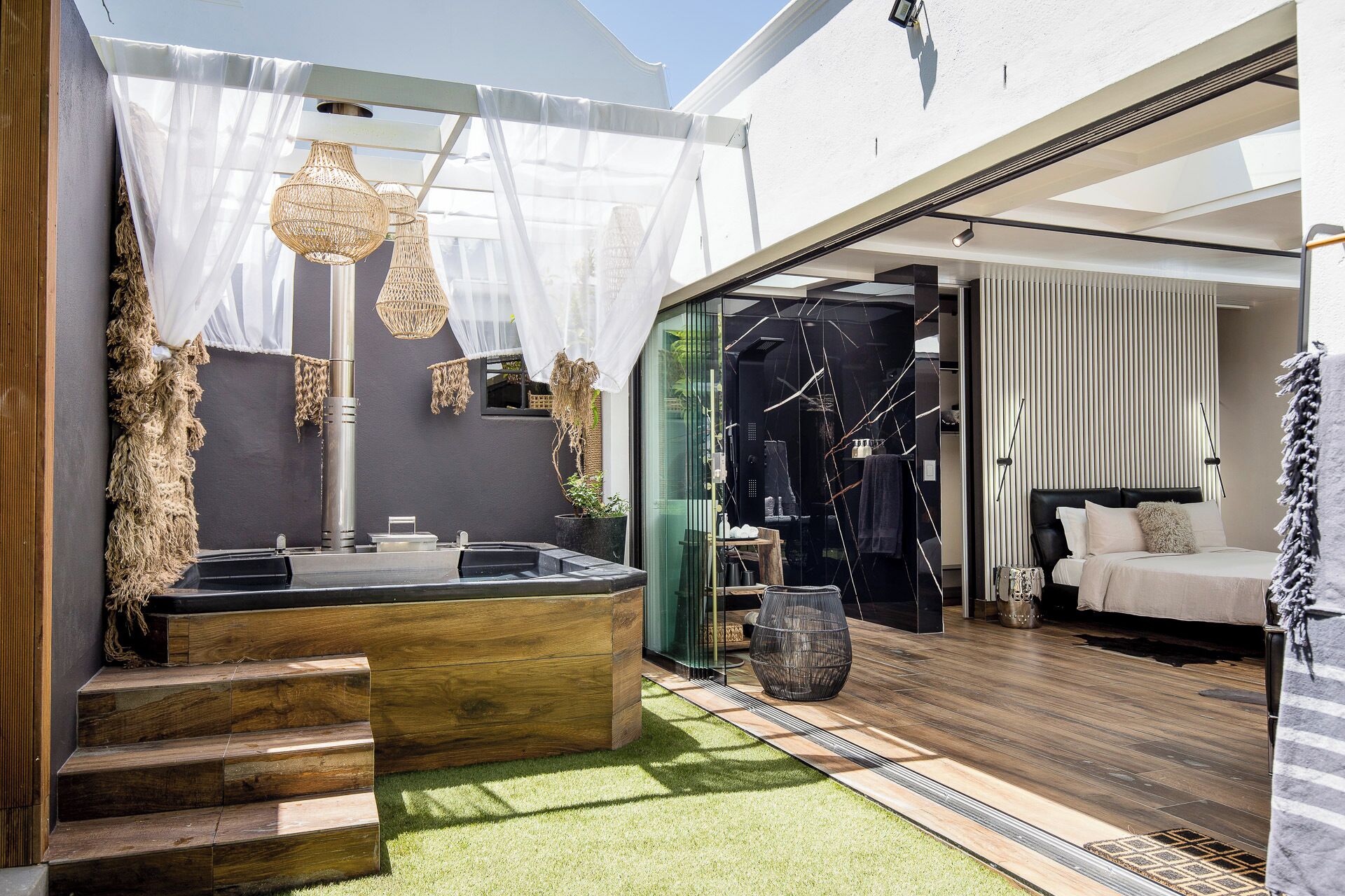 Romantic Suite, Garden View
