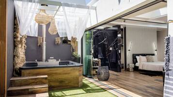 Romantic Suite, Garden View