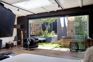 Romantic Suite, Garden View | Garden view - 14 on Klein Constantia (Cape Town)