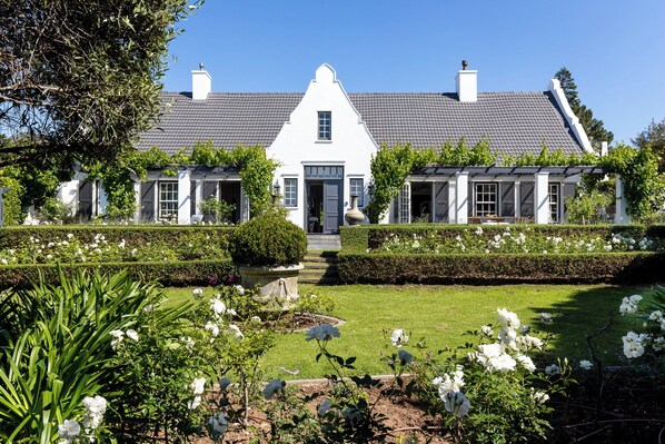 Front of property - 14 on Klein Constantia (Cape Town)