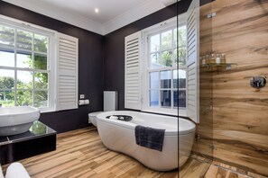 Luxury Suite | Bathroom - 14 on Klein Constantia (Cape Town)