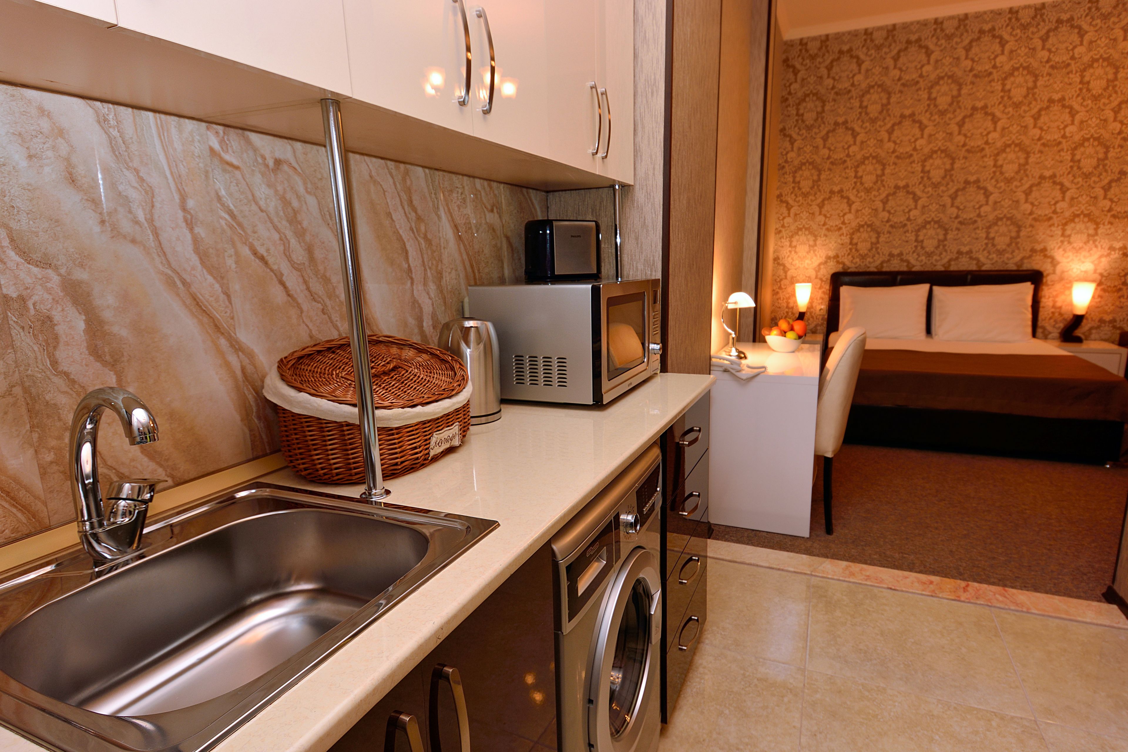 family studio, 1 queen bed with sofa bed, kitchen | hypo-allergenic bedding, minibar, in-room safe, desk