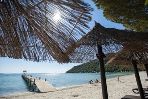 Di pantai 
