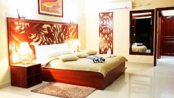 Standardzimmer, 1 King-Bett, Meerblick | Minibar, Zimmersafe, Schreibtisch, kostenlose Babybetten