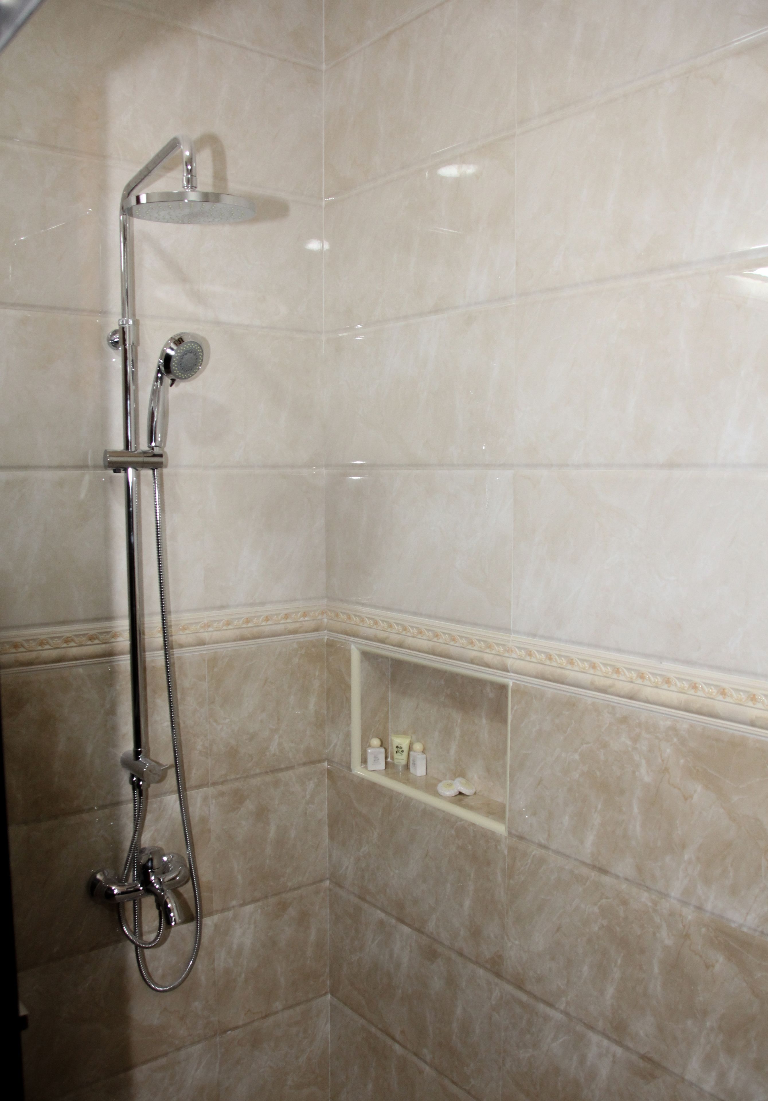 Badkamer met douche