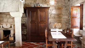 Chalet, 3 Bedrooms | Living area | Flat-screen TV, fireplace