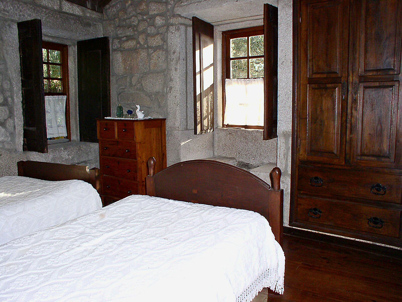 Cribs (free), rollaway beds (surcharge), bed sheets