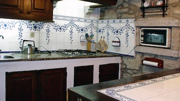Chalet, 1 Bedroom | Private kitchen | Coffee/tea maker, cookware/dishes/utensils