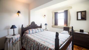 Cunas gratuitas, camas plegables/adicionales y ropa de cama