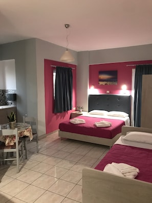 Studio (for 3) | Schallisolierte Zimmer, Bügeleisen/Bügelbrett, kostenlose Babybetten