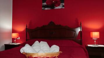 Triple Room | Frette Italian sheets, premium bedding, cots/infant beds, rollaway beds