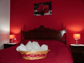 Triple Room | Frette Italian sheets, premium bedding, cots/infant beds, rollaway beds