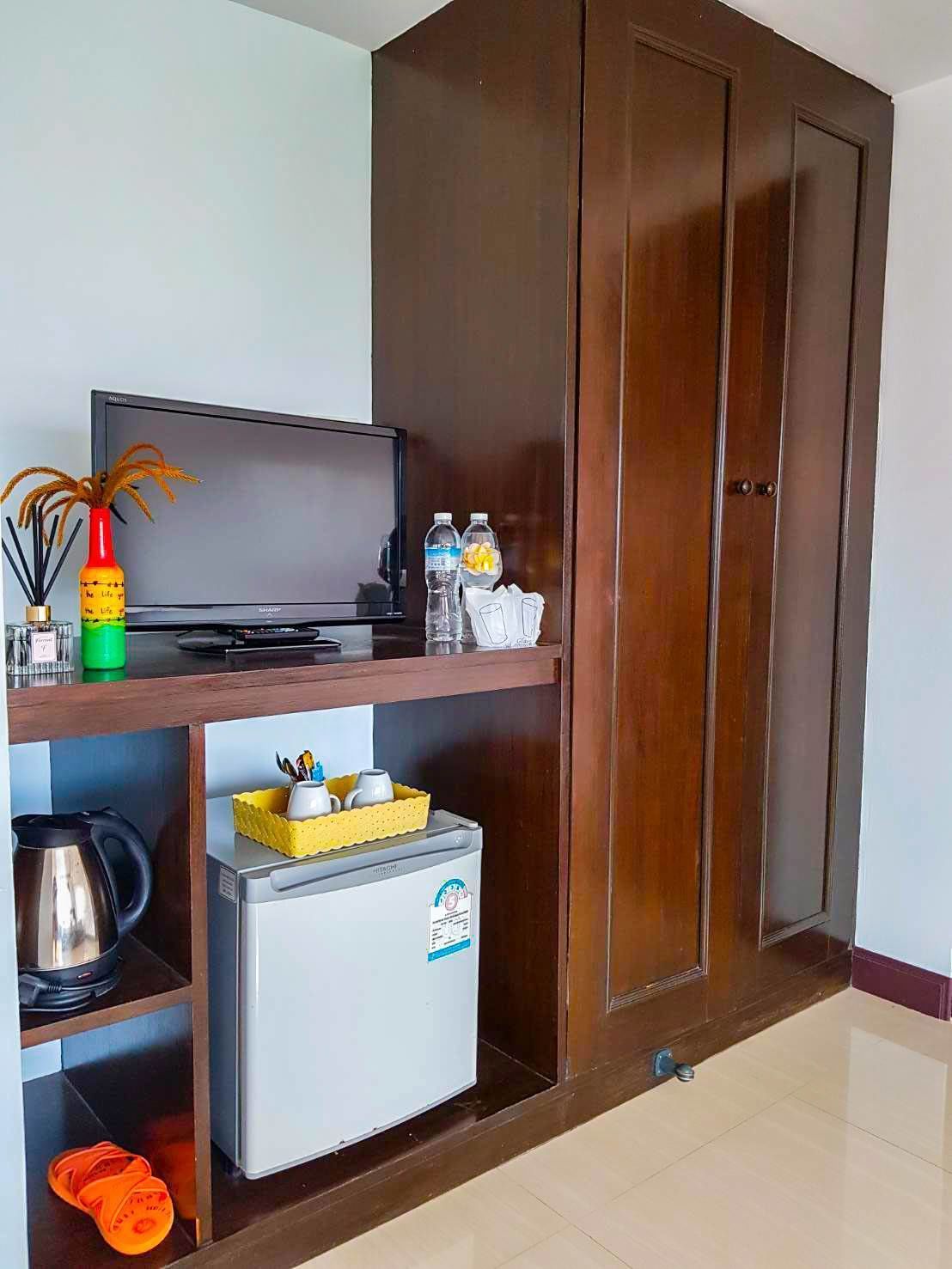 minibar, in-room safe, desk, free wifi