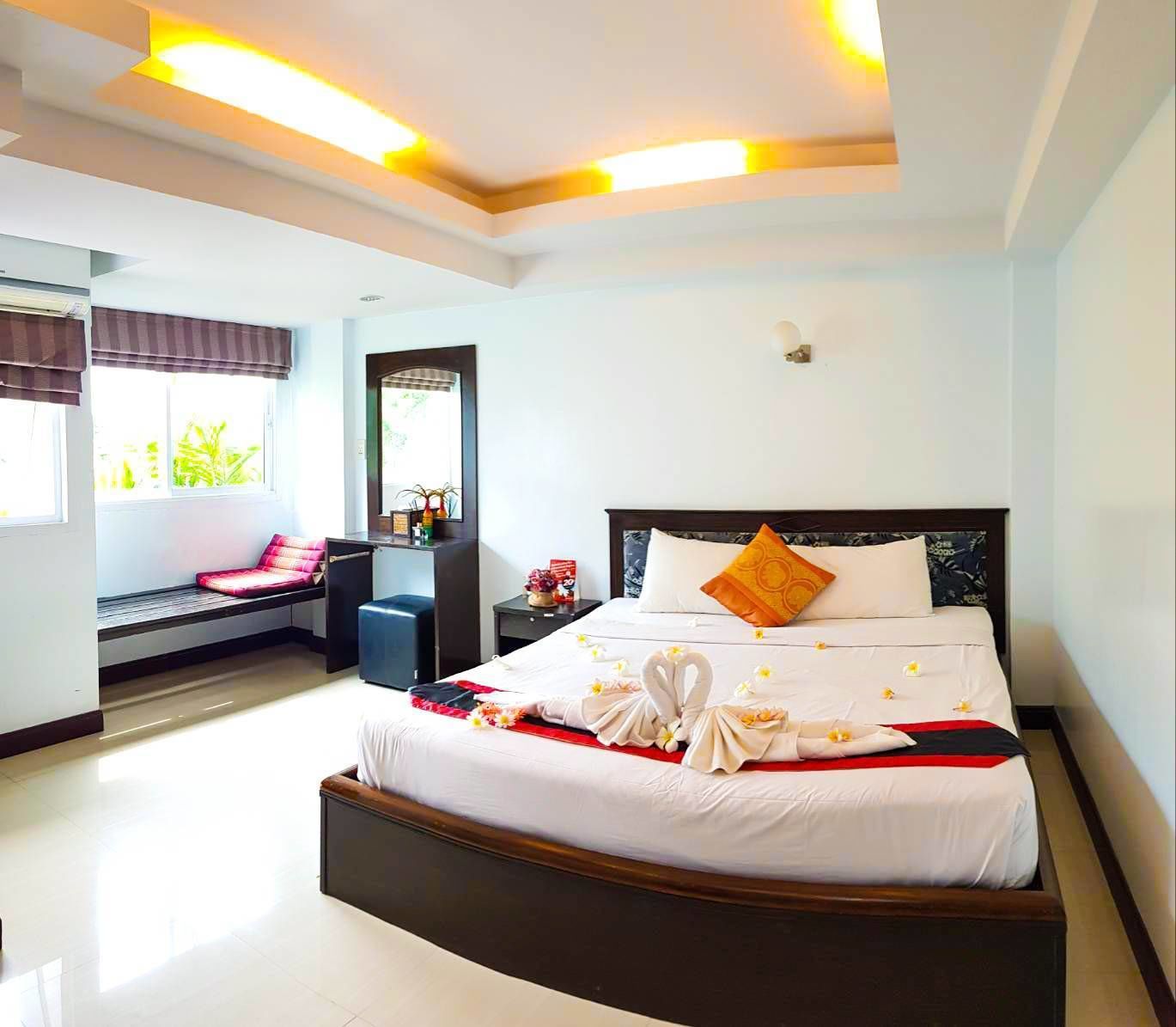 superior double room, 1 double bed | minibar, in-room safe, desk, free wifi