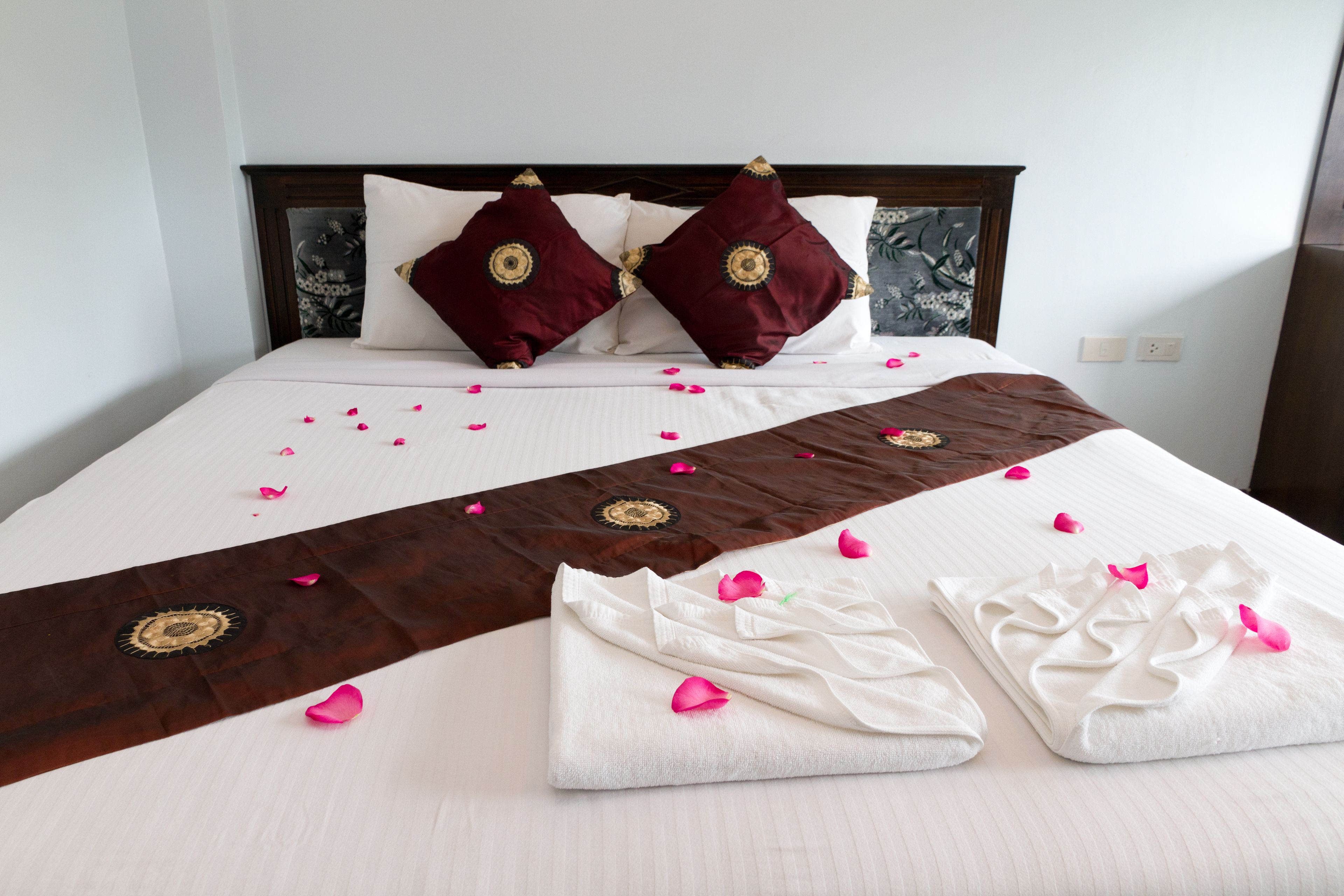 deluxe double room, 1 double bed | minibar, in-room safe, desk, free wifi