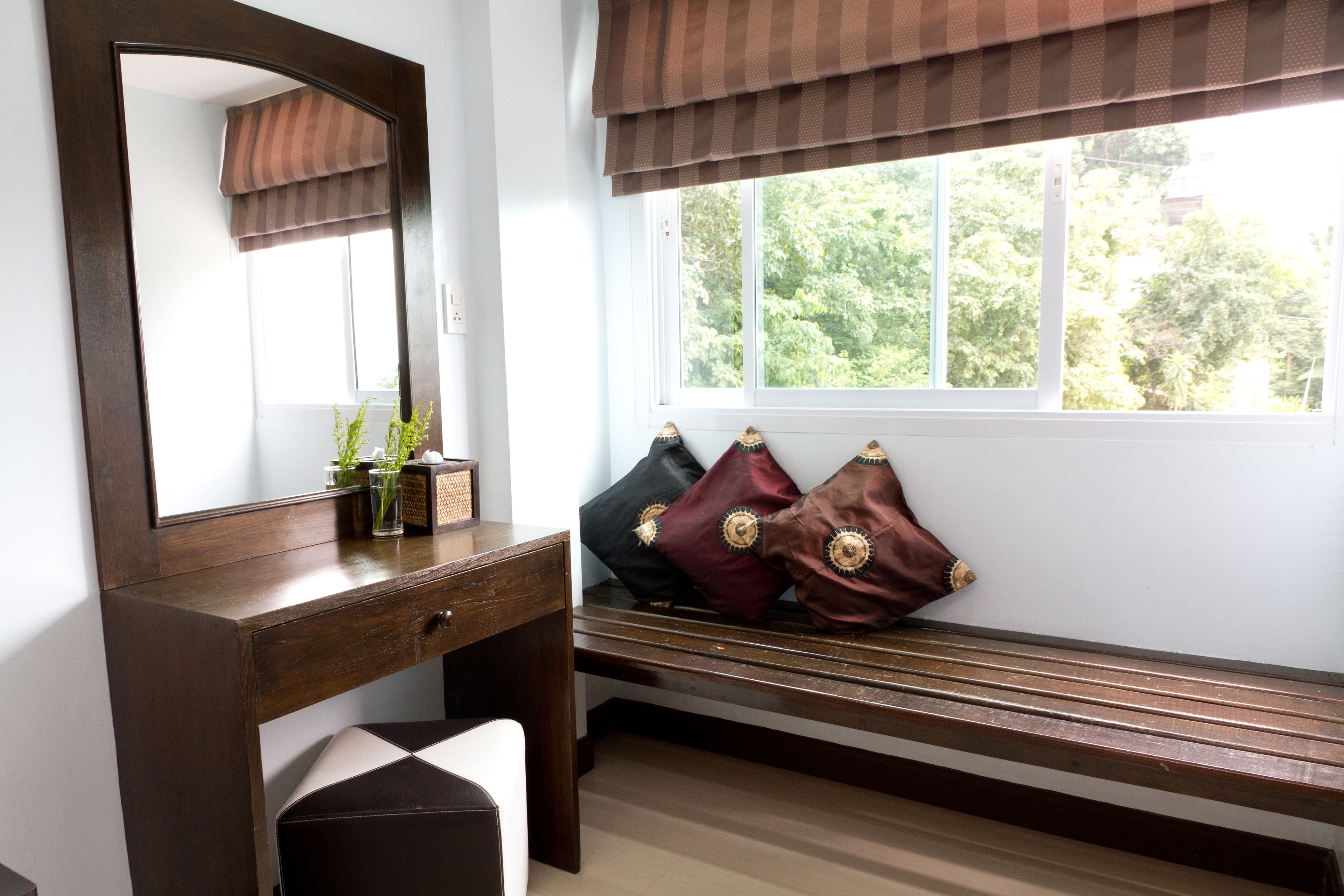 superior double room, 1 double bed | living area | 21-inch tv with cable channels