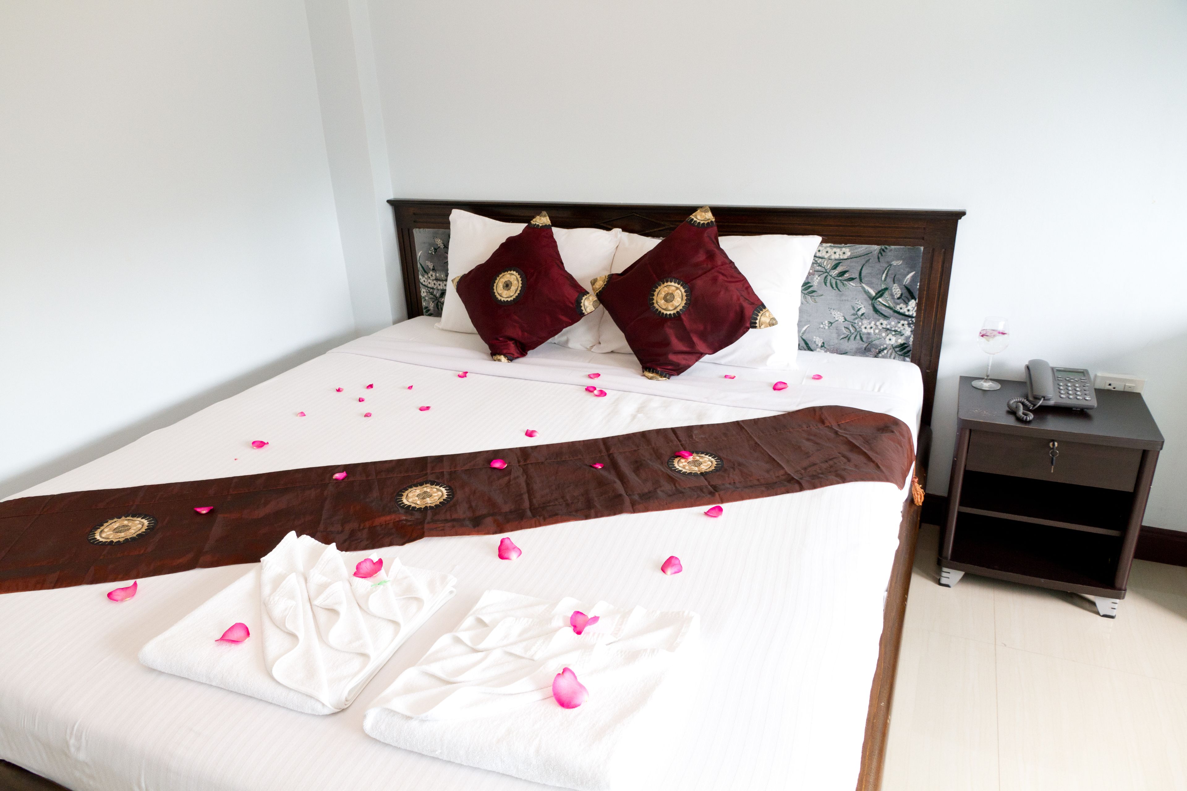 superior double room, 1 double bed | minibar, in-room safe, desk, free wifi