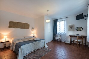Double or Twin Room | Cots/infant beds