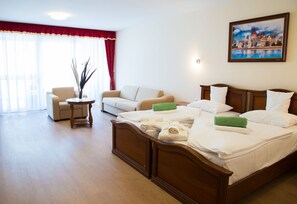 Draps en coton égyptien, minibar, coffres-forts dans les chambres