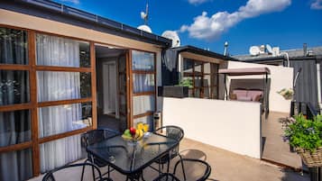 Family Room with Terrace | Hypo-allergenic bedding, minibar, in-room safe, desk