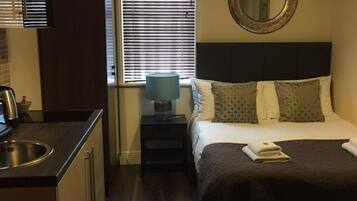 Economy Double Room | Private kitchen | Fridge, microwave, coffee/tea maker