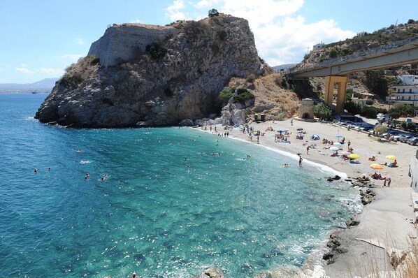 Beach nearby, free beach cabanas, sun loungers, beach umbrellas