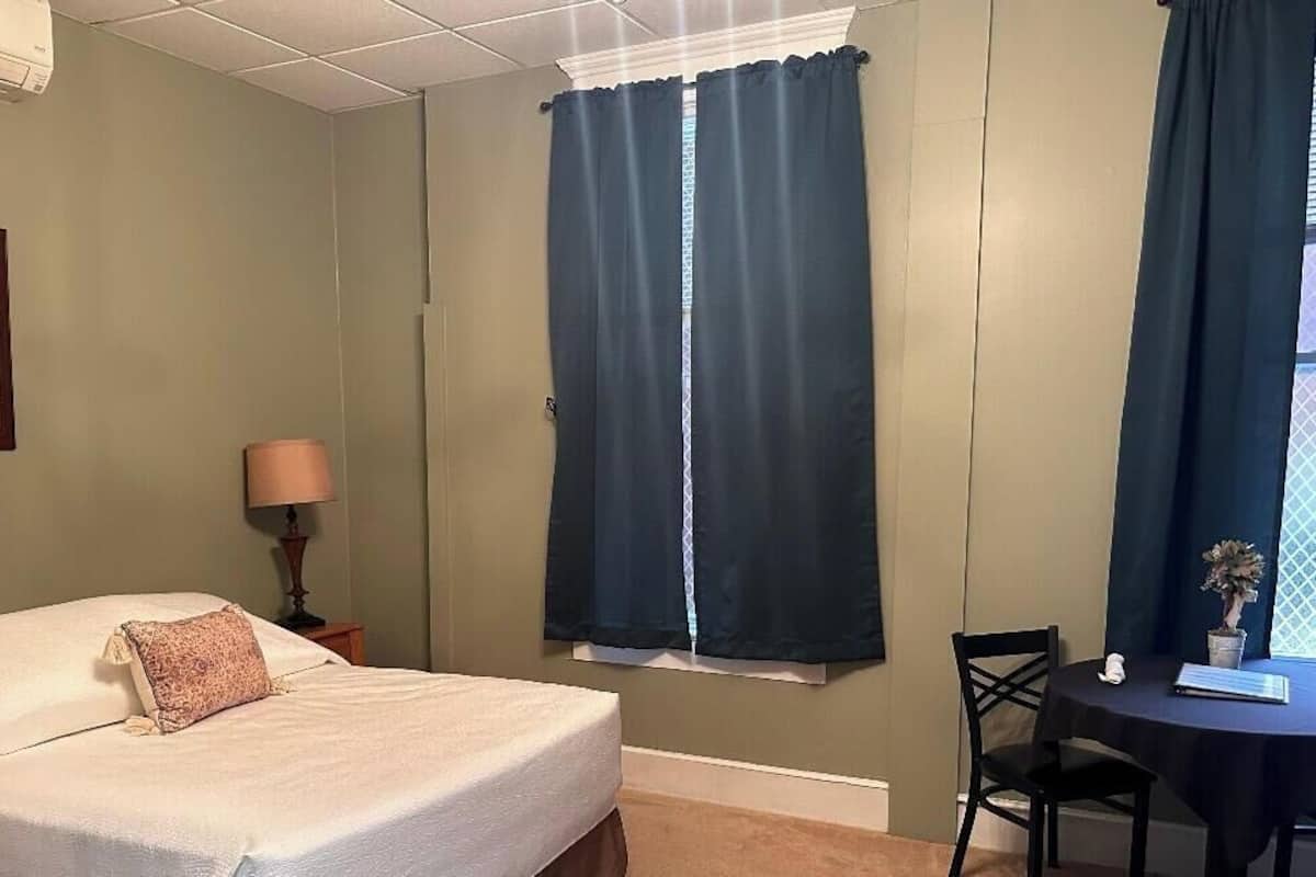 Classic Room, Queen Bed (Room #8 - 2nd Fl - No Elevator)