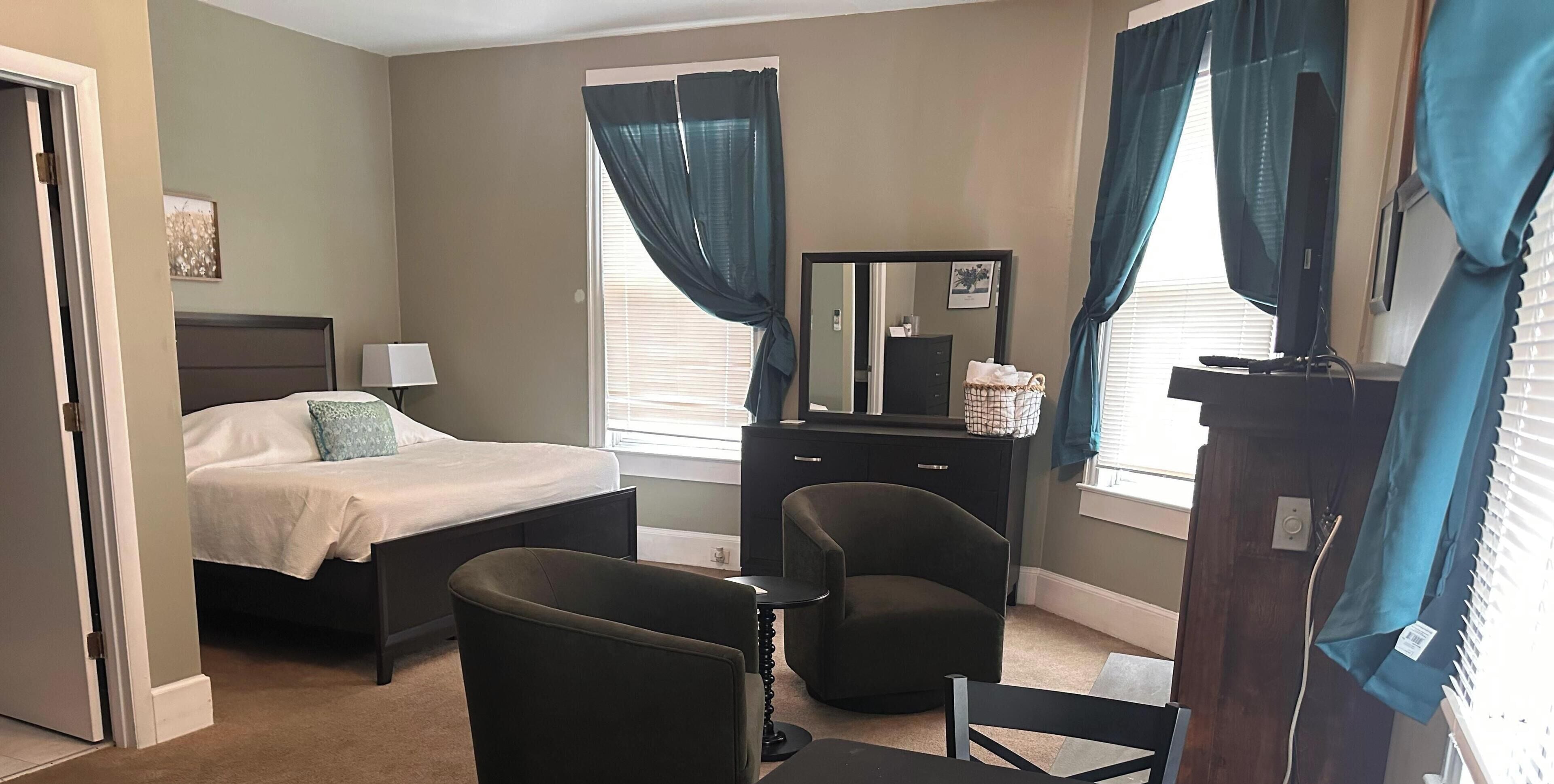 Deluxe Room, King Bed w/Fireplace (Room #5 - 2nd Fl - No Elevator) | Iron/ironing board, bed sheets