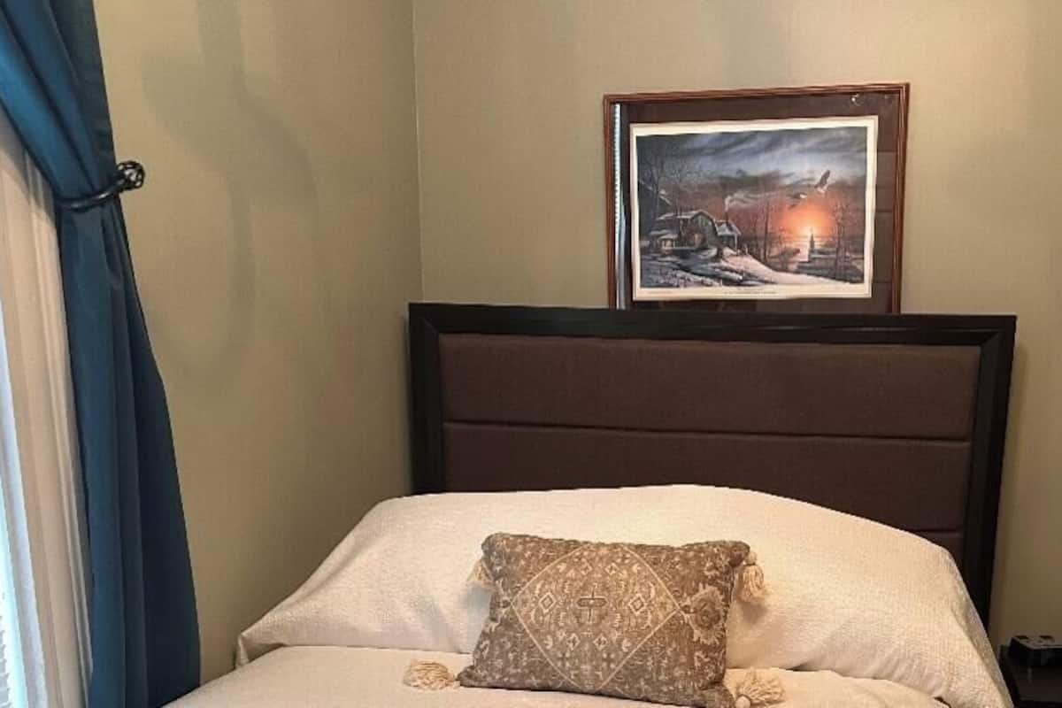 Basic Room, One Full Bed (Room # 3 - 2nd Fl - No Elevator)