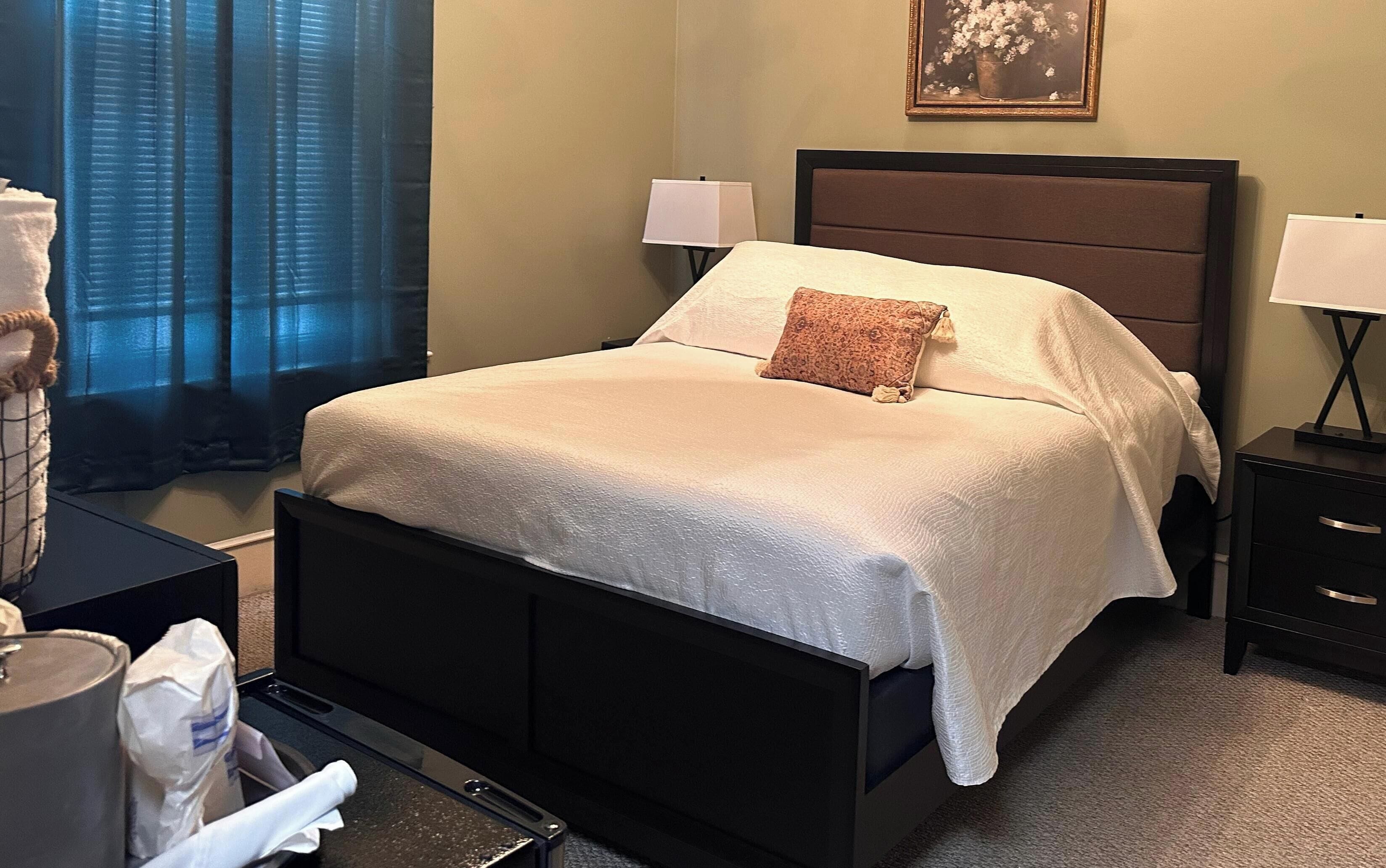Classic Room, Queen Bed (Room #6 - 2nd Fl - No Elevator) | Iron/ironing board, bed sheets