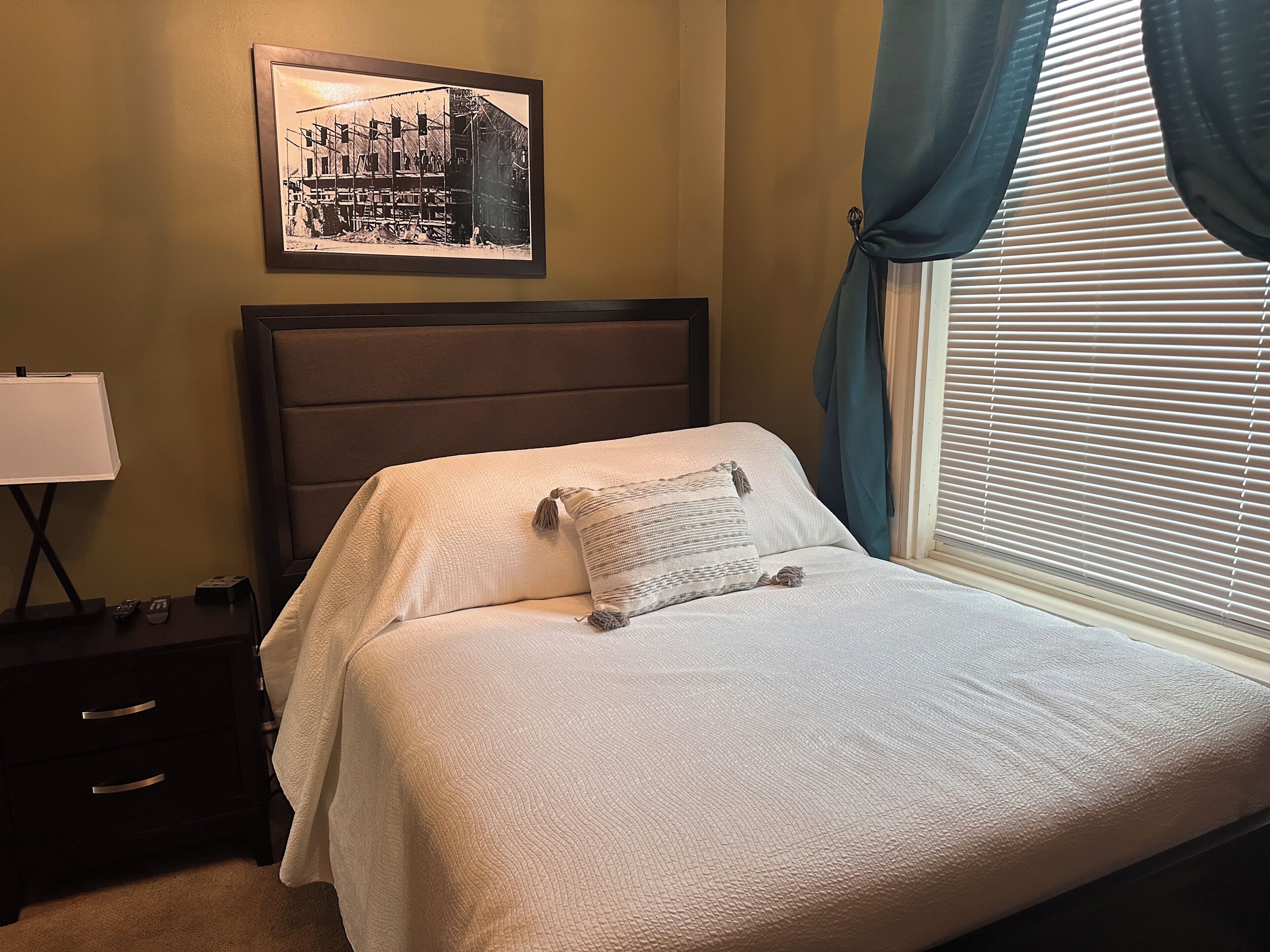 Eenvoudige kamer, 1 slaapkamer (Room #4) | Een strijkplank/strijkijzer, beddengoed