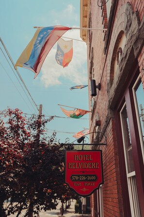 Property entrance - The Hotel Belvidere (Hawley)