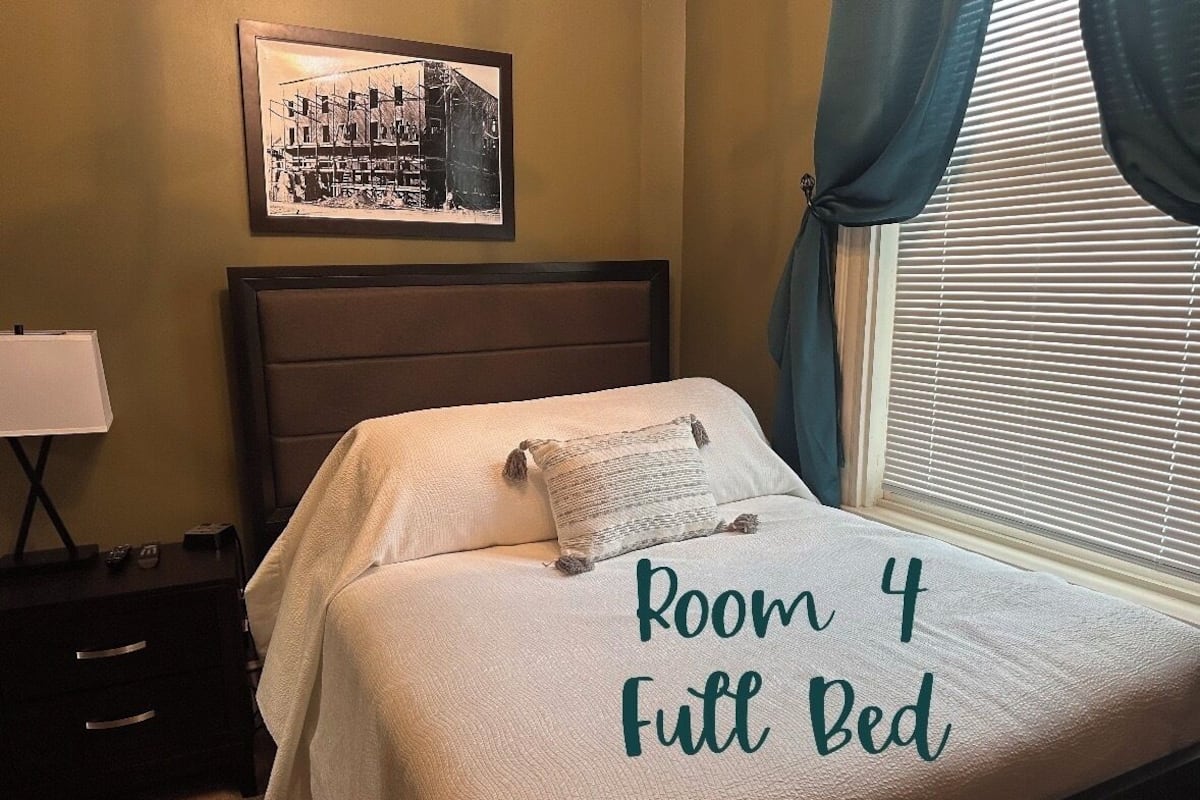 Basic Room, 1 Bedroom (Room #4) | Iron/ironing board, bed sheets
