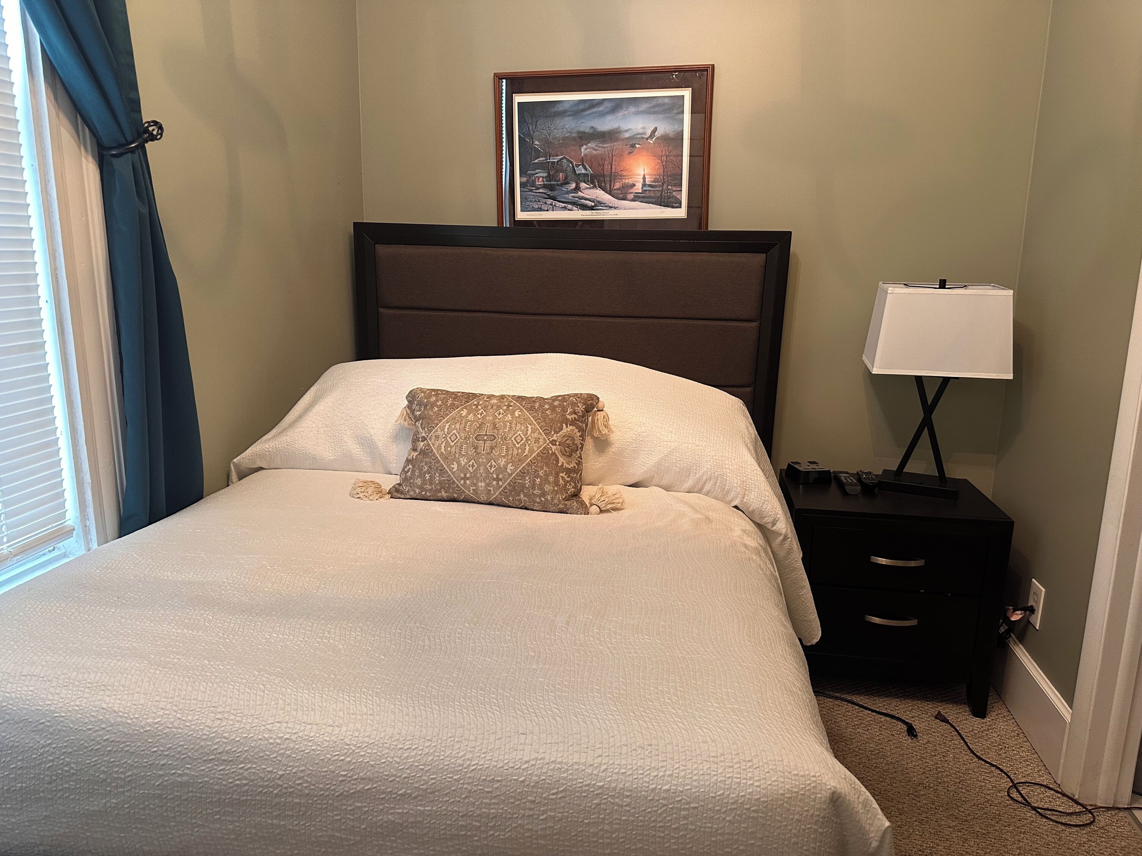 Eenvoudige kamer, 1 slaapkamer (Room #3) | Een strijkplank/strijkijzer, beddengoed