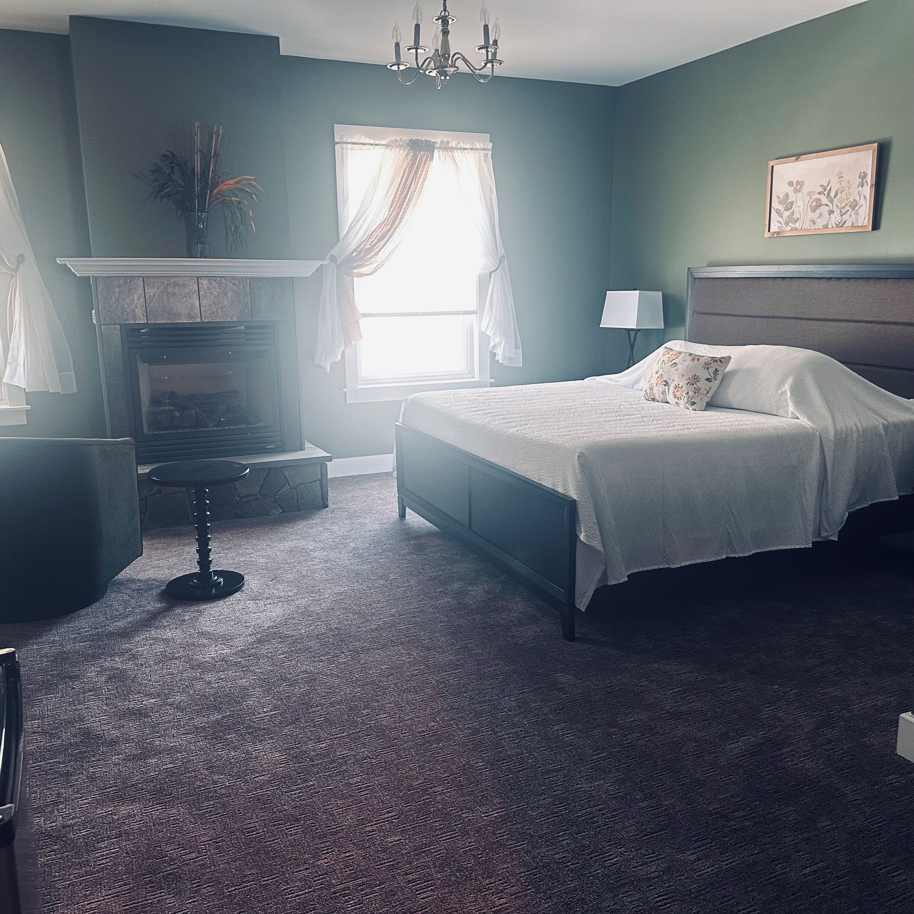 Deluxe kamer, 1 kingsize bed, open haard | Een strijkplank/strijkijzer, beddengoed