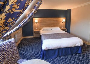 Iron/ironing board, bed sheets