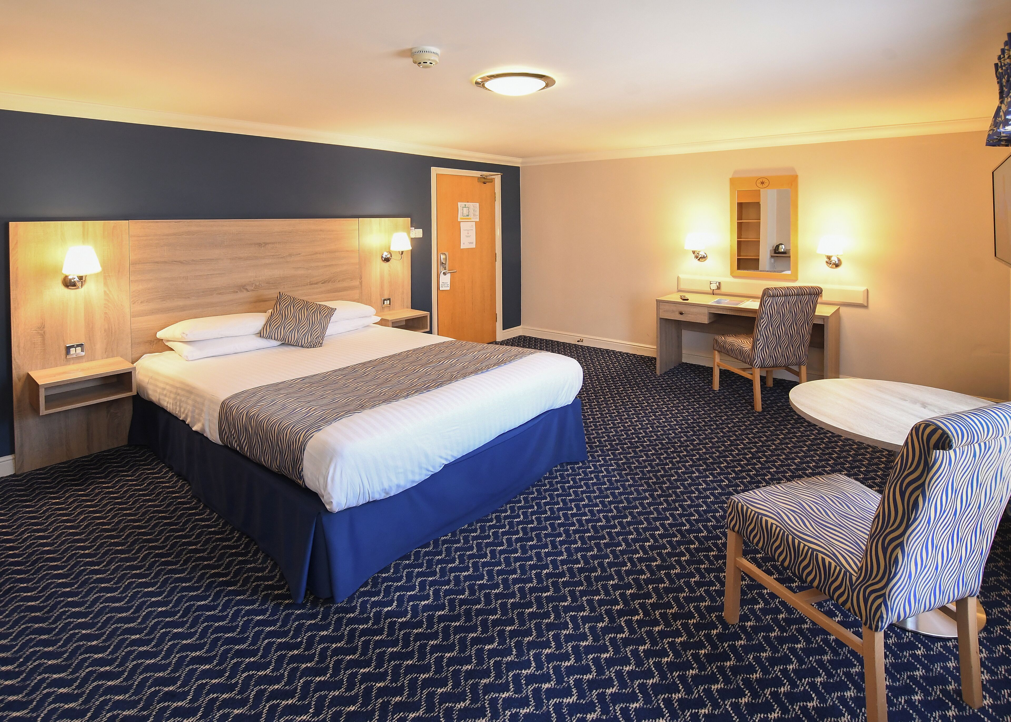 Phòng đôi Tiêu chuẩn | Bàn ủi/dụng cụ ủi quần áo, bộ trải giường 