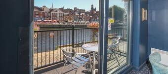 The Queens Hotel & Victoria Cloisters