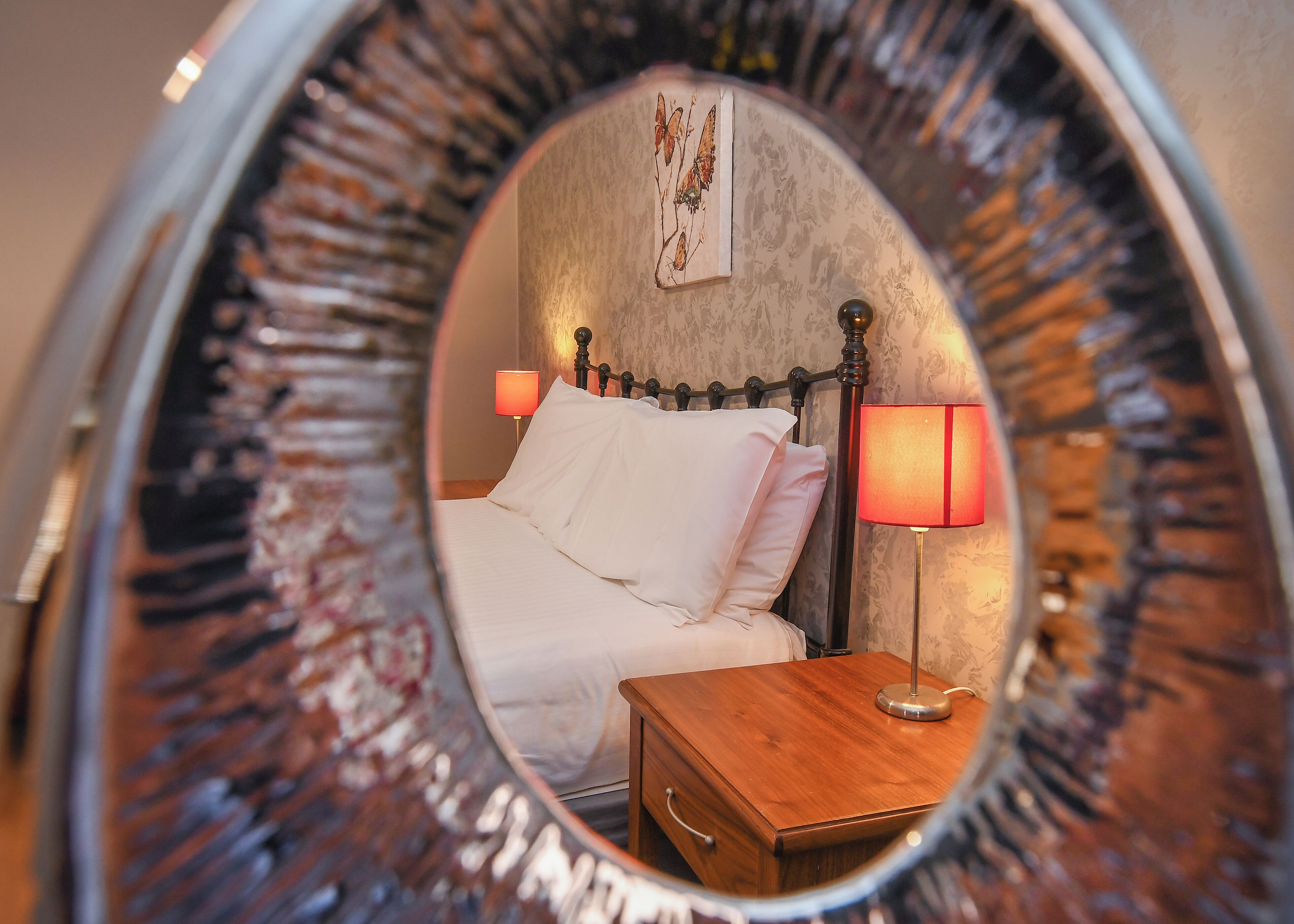 two bed apt. double/twin sleep 4 (a3/a6) - no lift or accessible facilities (annex) | iron/ironing board, bed sheets