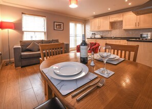 One Bed Apt. Sleep 4 (Dbl & Sofa) A2 - No lift or accessible facilities (Annex) | Living area | 32-inch Smart TV with digital channels - The Queens Hotel & Victoria Cloisters (York)