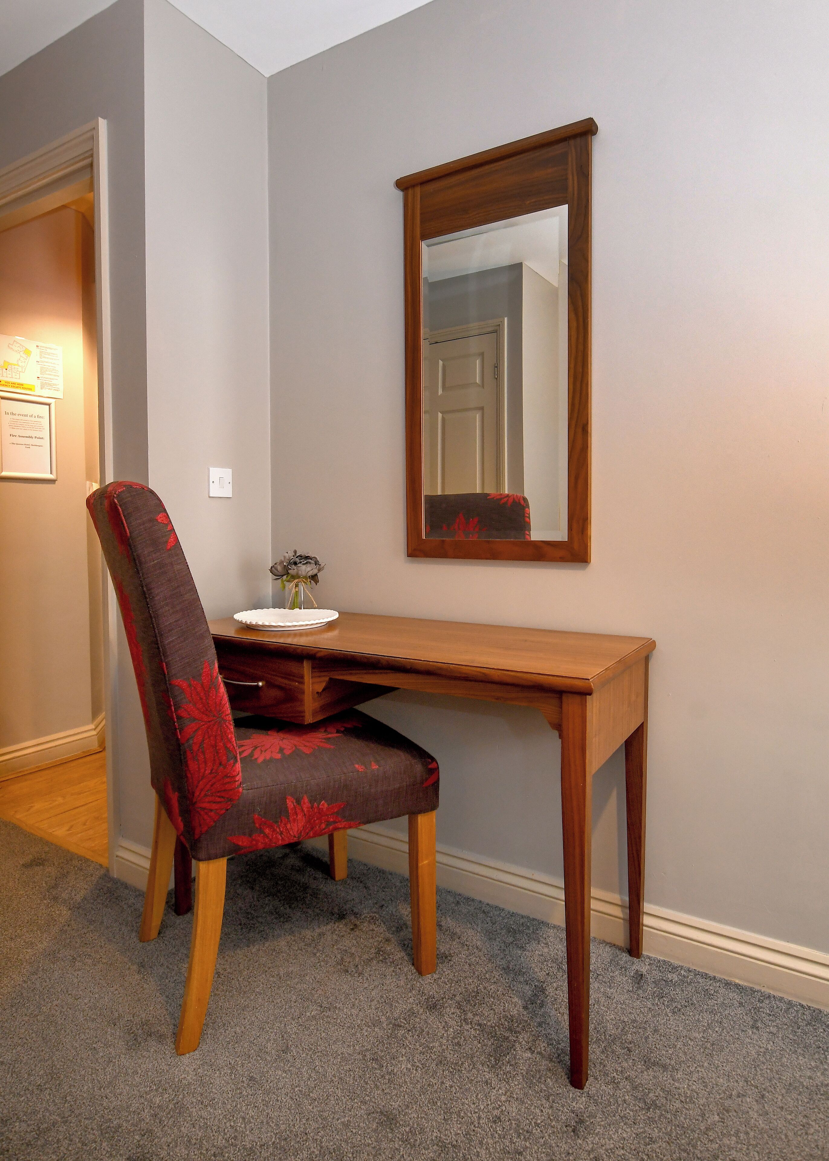 one bed apt.(dbl) sleep 2 (a1/a4/a7/a10) - no lift or accessible facilities (annex) | iron/ironing board, bed sheets