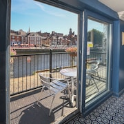 The Queens Hotel & Victoria Cloisters