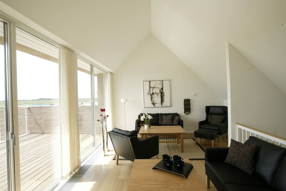 32-inch flat-screen tv with satellite channels, tv, fireplace